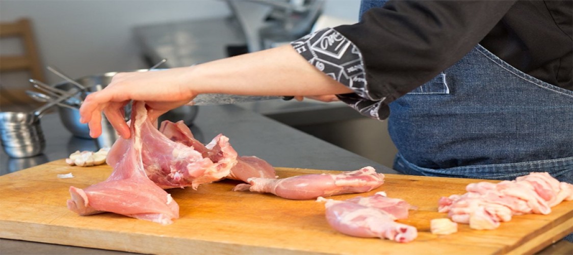 Expert advice before eating eggs found in the stomach while slaughtering a chicken